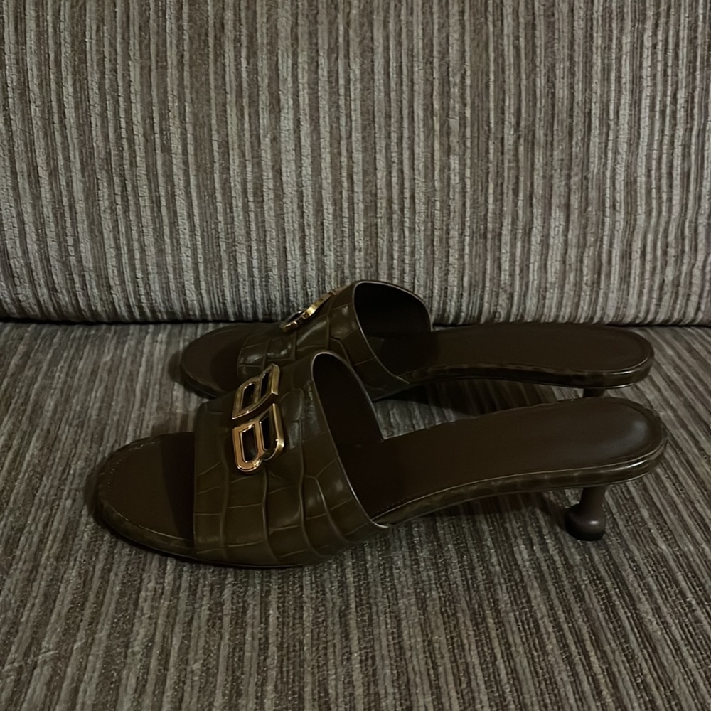 SALE!! Balenciaga BB Plaque Embossed leather heel groupie Mules NWB - Picture 5 of 9